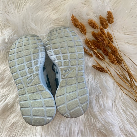 NIKE ROSHE RUN BLUE CAMO PRINT SIZE 5 - Picture 5 of 6